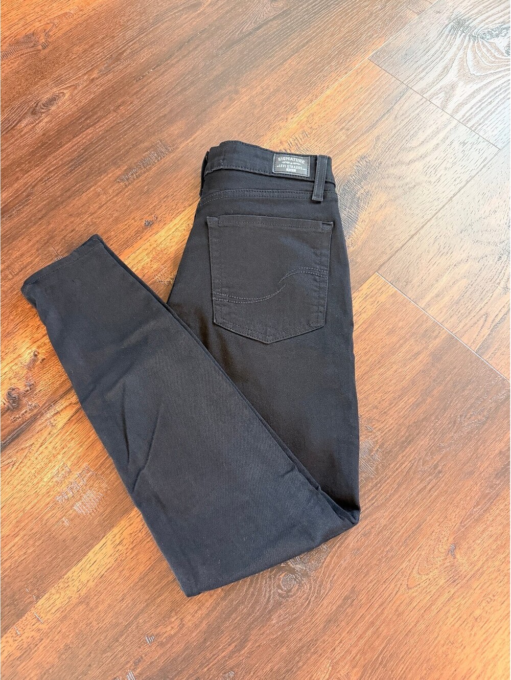 Levi’s Signature | Women’s Black Mid Rise Skinny Jeans | Size 8S | 1175